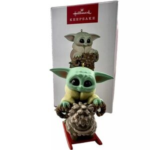 2022 Hallmark Mandalorian Jedi in Training Ornament. Baby Grogu. New in box